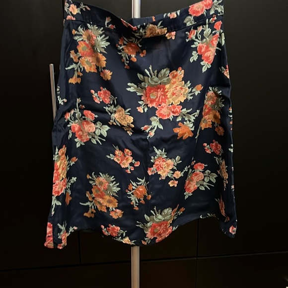 Gorgeous navy blue with flower print Mini Skirt Size S - Picture 1 of 5